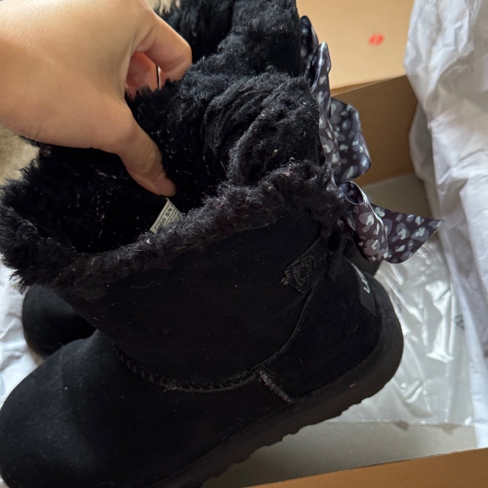 Ugg Black Boots With Patterned Bow - image 3